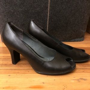 Strictly Comfort Black leather peep toe heel sz 7